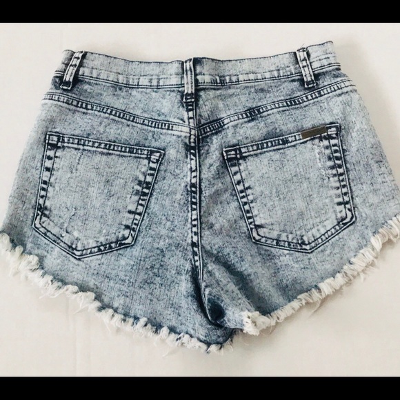 Fringe Bottom Jeans Shorts - Picture 3 of 3